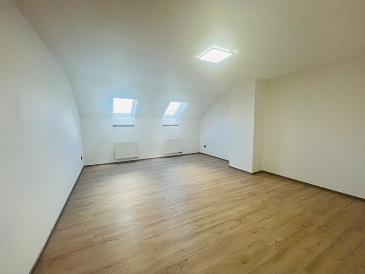 Pronájem bytu 3+kk 110 m² - foto 3