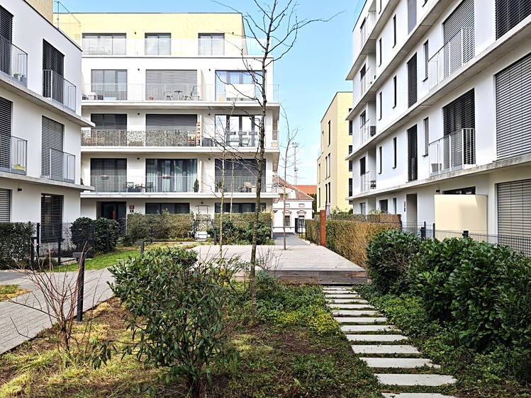 Pronájem bytu 2+kk 68 m² (Jednopodlažní) - foto 1