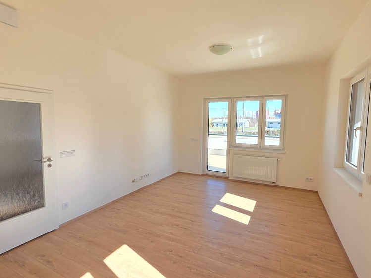 Pronájem bytu 2+kk 94 m² (Jednopodlažní) - foto 3