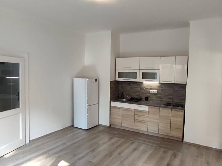 Pronájem bytu 2+kk 50 m² (Jednopodlažní) - foto 1