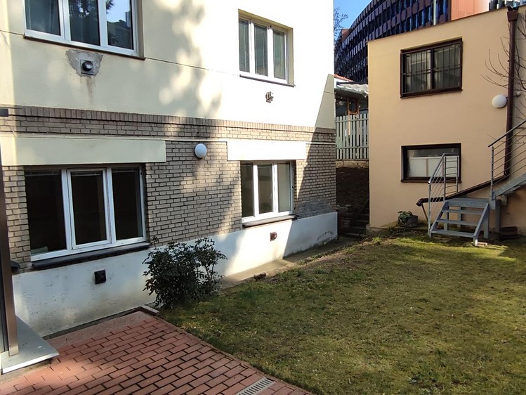 Pronájem bytu 2+kk 50 m² (Jednopodlažní) - foto 2