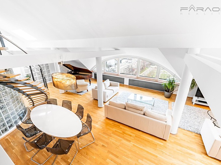 Pronájem bytu 5+kk 250 m² - foto 1