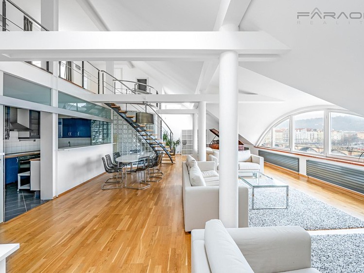 Pronájem bytu 5+kk 250 m² - foto 2