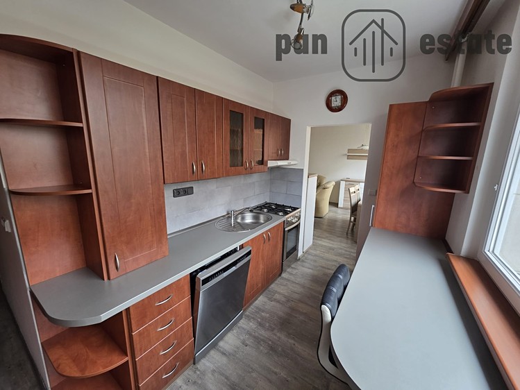 Pronájem bytu 3+1 73 m² - foto 2