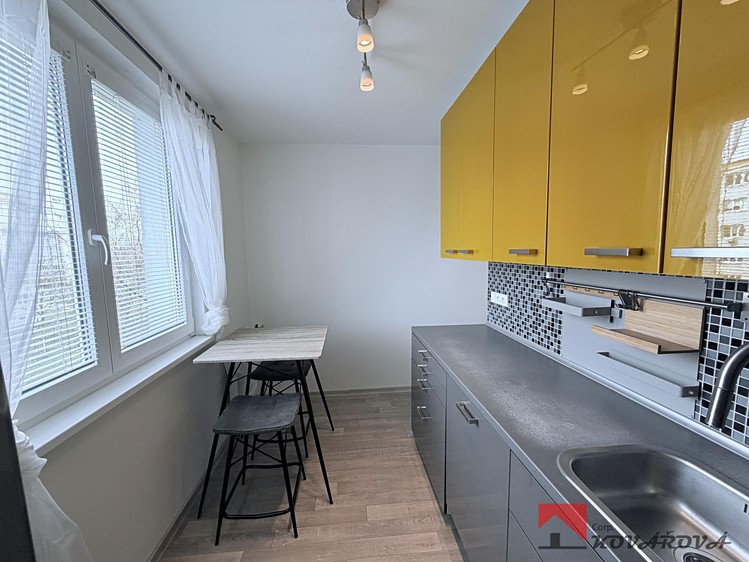 Pronájem bytu 2+1 55 m² - foto 5