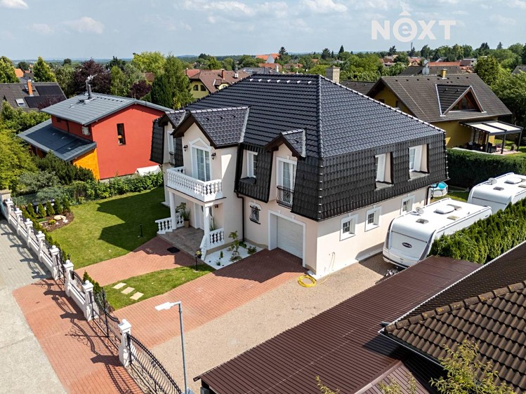 Pronájem bytu 3+kk 130 m² - foto 1