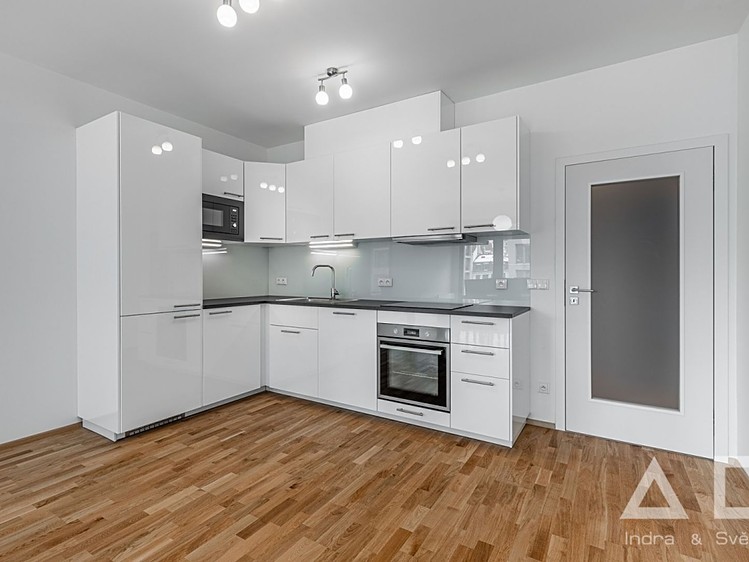 Pronájem bytu 2+kk 62 m² - foto 3