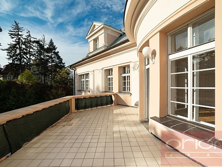 Pronájem bytu 6 pokojů a více 300 m² - foto 2