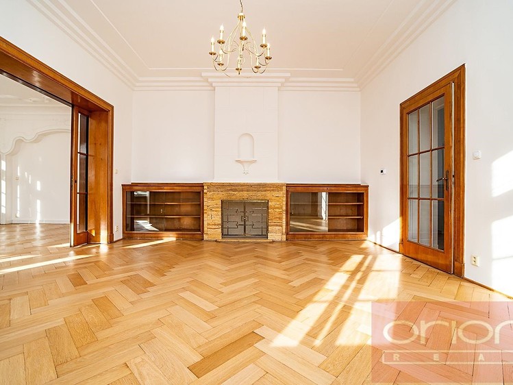 Pronájem bytu 6 pokojů a více 300 m² - foto 3