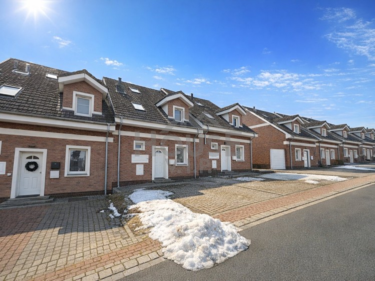 Prodej rodinného domu 158 m², pozemek 237 m² - foto 2