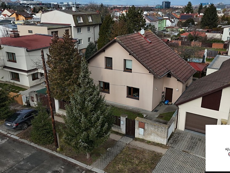 Prodej rodinného domu 111 m², pozemek 445 m² - foto 1
