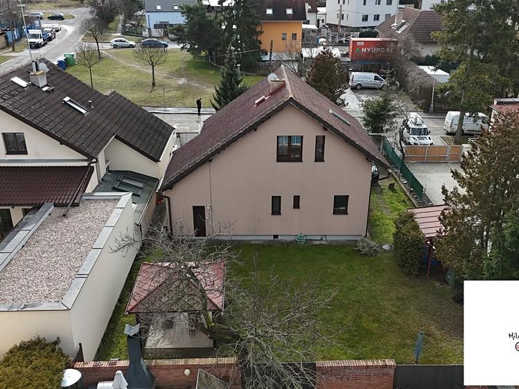 Prodej rodinného domu 111 m², pozemek 445 m² - foto 2