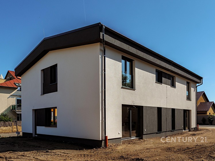 Prodej vily 314 m², pozemek 1 385 m² - foto 2