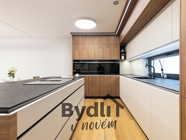 Prodej rodinného domu 192 m², pozemek 1 101 m² - foto 6