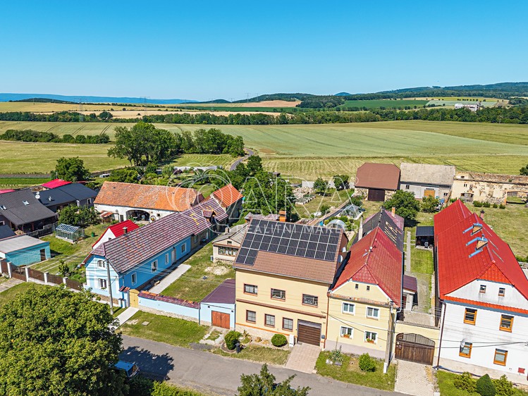 Prodej rodinného domu 186 m², pozemek 845 m² - foto 1
