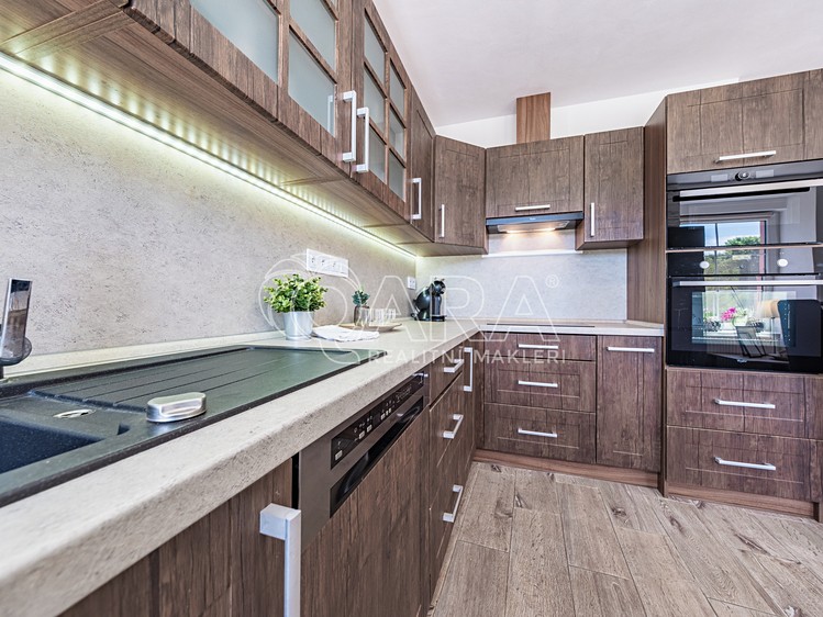 Prodej rodinného domu 186 m², pozemek 845 m² - foto 8