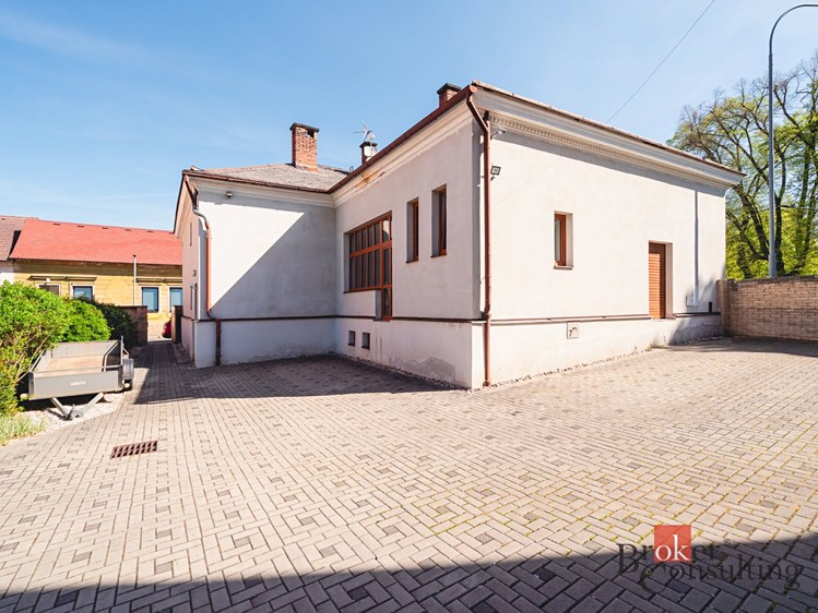 Prodej rodinného domu 340 m², pozemek 479 m² - foto 2