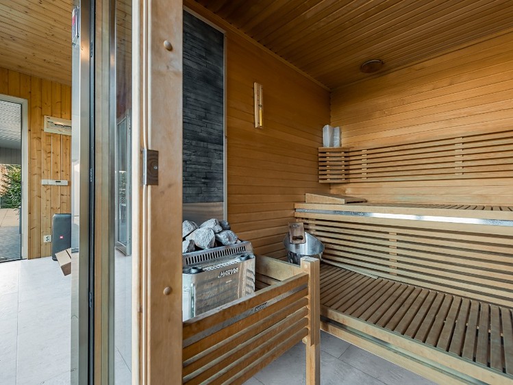 Prodej  vily 323 m², pozemek 1 077 m² - foto 4