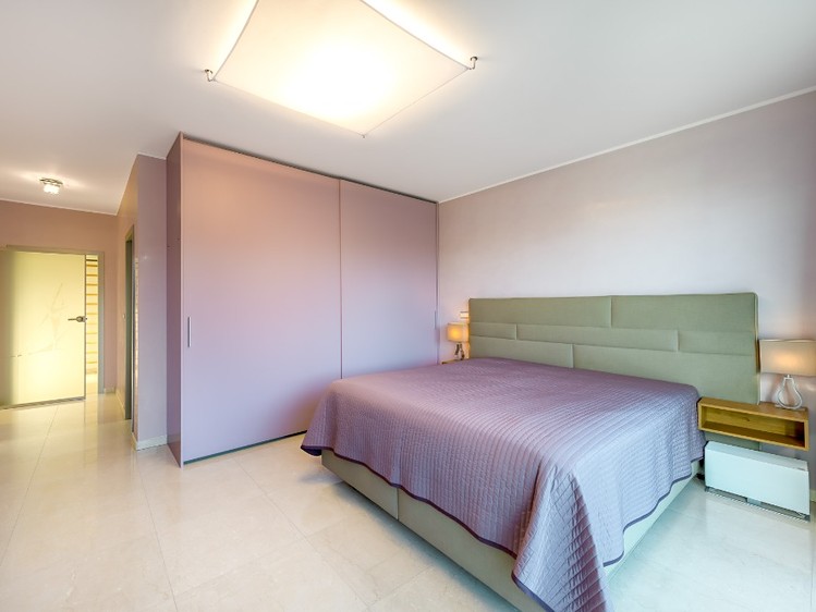 Prodej  vily 323 m², pozemek 1 077 m² - foto 7