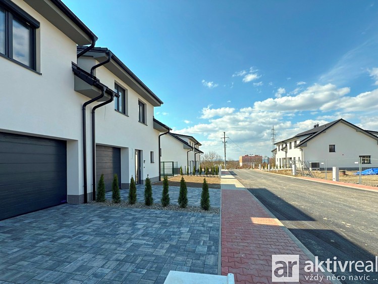 Prodej rodinného domu 127 m², pozemek 377 m² - foto 2