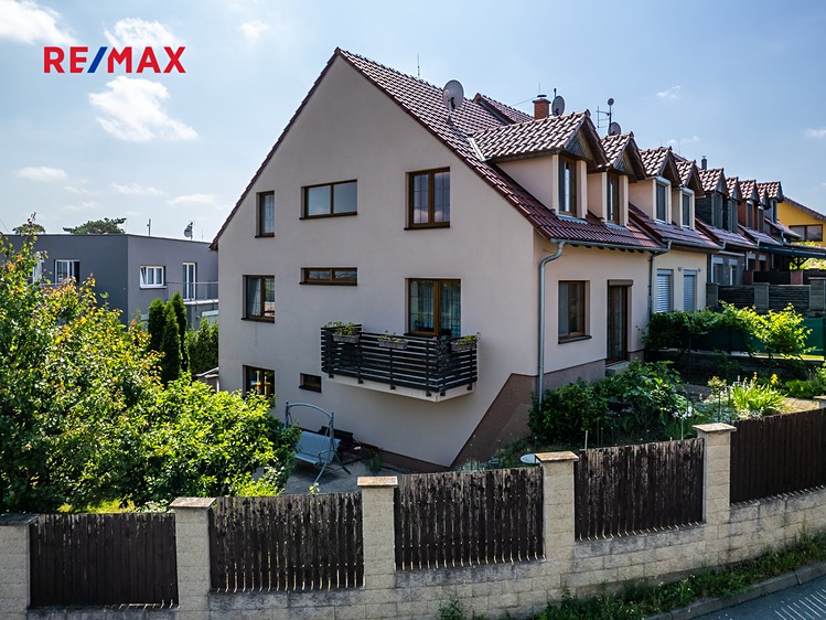 Prodej rodinného domu 168 m², pozemek 82 m² - foto 1