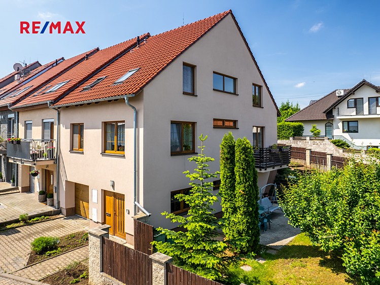 Prodej rodinného domu 168 m², pozemek 82 m² - foto 2