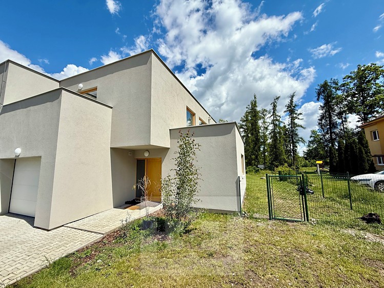 Prodej rodinného domu 181 m², pozemek 846 m² - foto 1