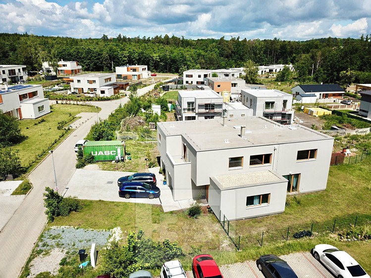 Prodej rodinného domu 181 m², pozemek 846 m² - foto 2
