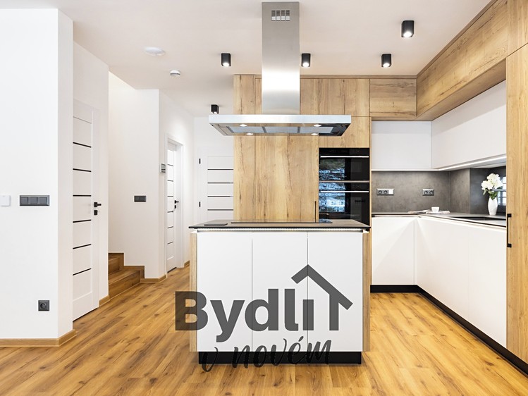Prodej rodinného domu 121 m², pozemek 597 m² - foto 1