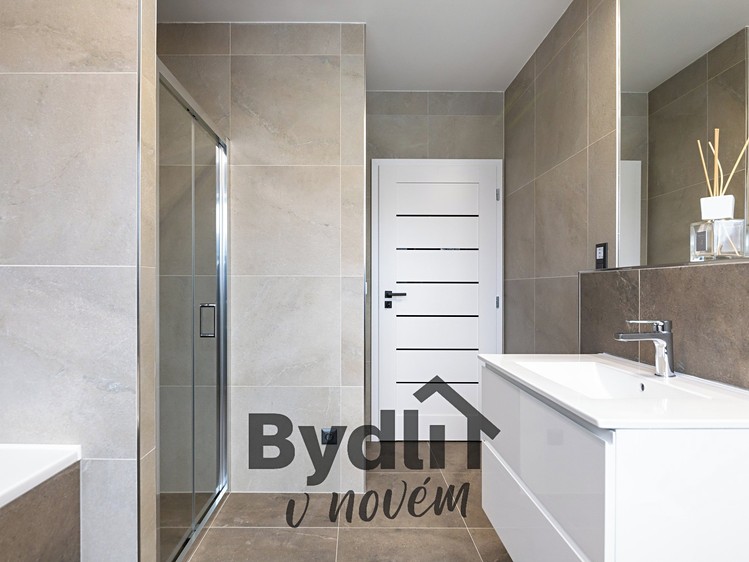 Prodej rodinného domu 121 m², pozemek 597 m² - foto 8