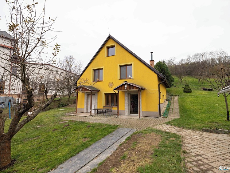 Prodej rodinného domu 349 m², pozemek 2 497 m² - foto 1