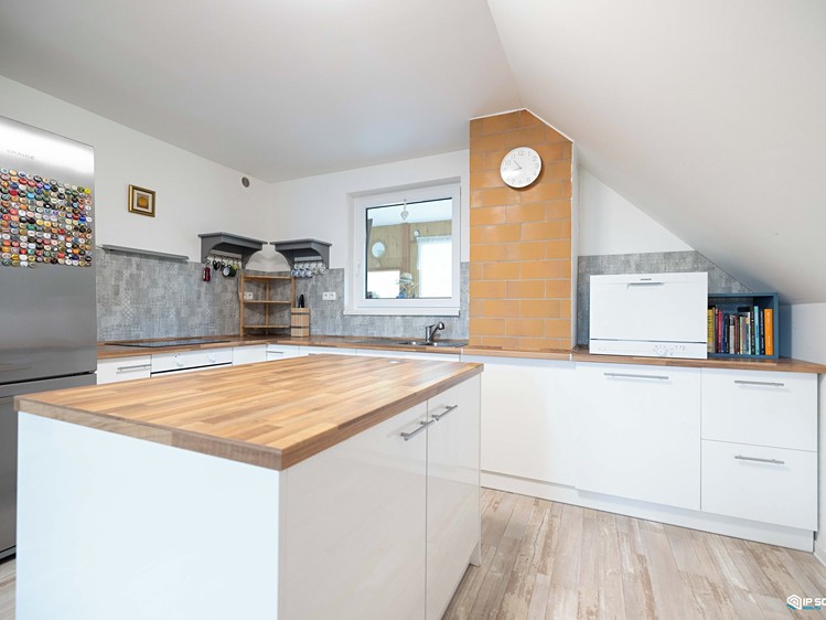 Prodej rodinného domu 349 m², pozemek 2 497 m² - foto 7