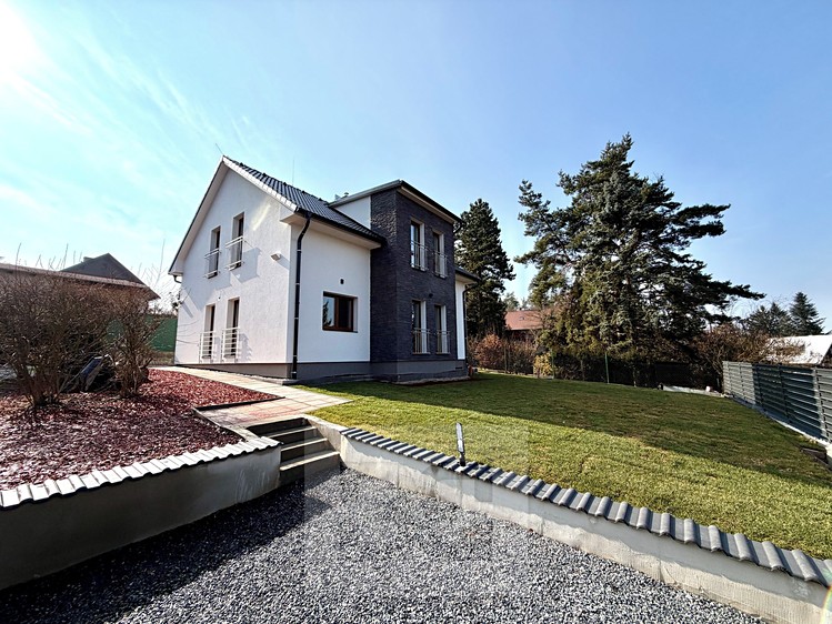 Prodej rodinného domu 160 m², pozemek 554 m² - foto 1