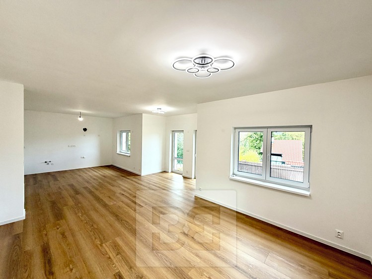 Prodej rodinného domu 160 m², pozemek 554 m² - foto 2