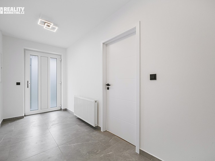 Prodej rodinného domu 251 m², pozemek 541 m² - foto 8