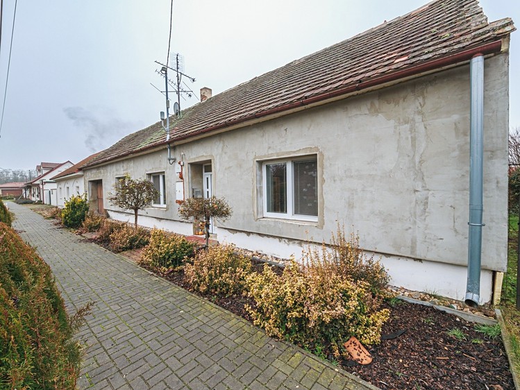 Prodej rodinného domu 99 m², pozemek 1 297 m² - foto 1
