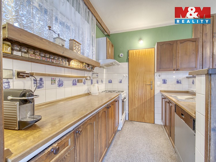 Prodej  rodinného domu 324 m², pozemek 674 m² - foto 3