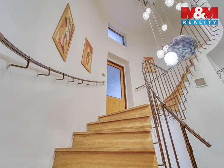 Prodej  rodinného domu 324 m², pozemek 674 m² - foto 7