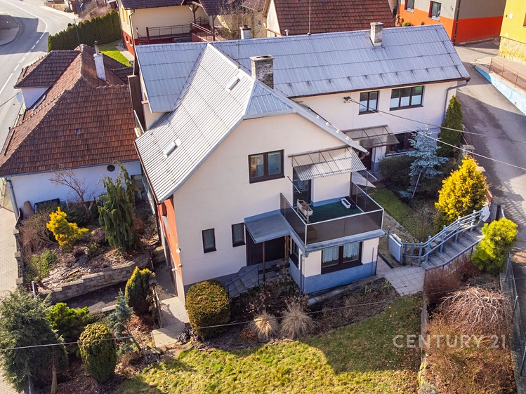 Prodej rodinného domu 229 m², pozemek 646 m² - foto 3
