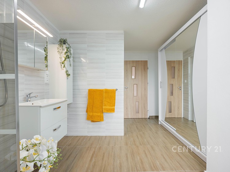 Prodej rodinného domu 229 m², pozemek 646 m² - foto 7