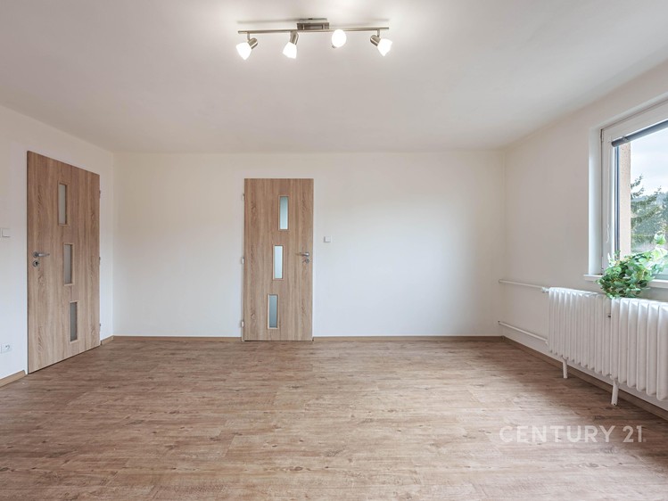 Prodej rodinného domu 229 m², pozemek 646 m² - foto 8
