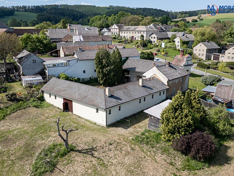 Prodej rodinného domu 480 m², pozemek 4 415 m² - foto 5