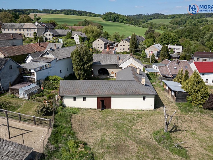 Prodej rodinného domu 480 m², pozemek 4 415 m² - foto 6