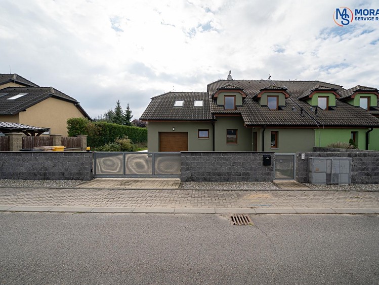 Prodej rodinného domu 176 m², pozemek 552 m² - foto 1