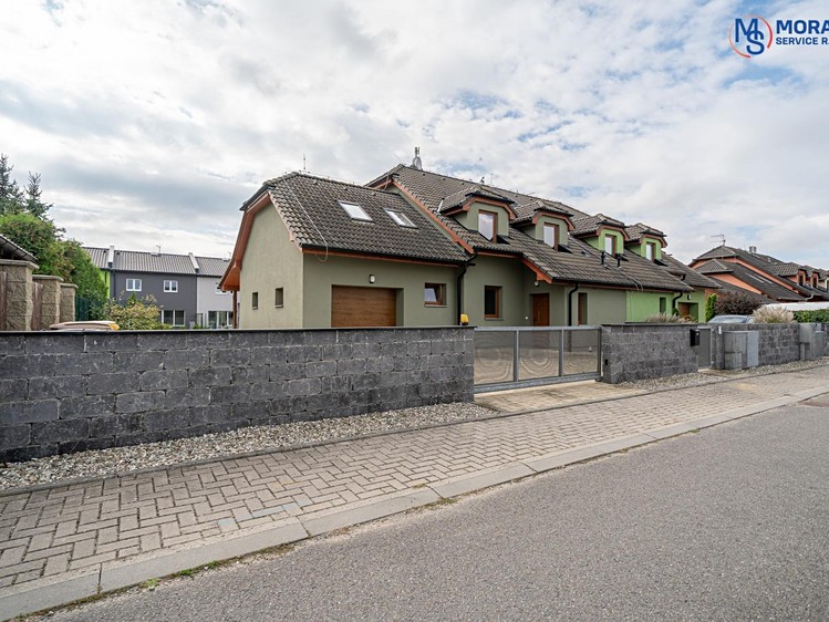 Prodej rodinného domu 176 m², pozemek 552 m² - foto 2