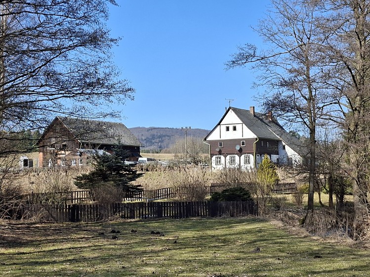 Prodej rodinného domu 280 m², pozemek 7 511 m² - foto 1