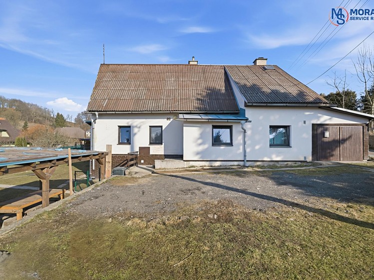 Prodej rodinného domu 135 m², pozemek 1 058 m² - foto 2