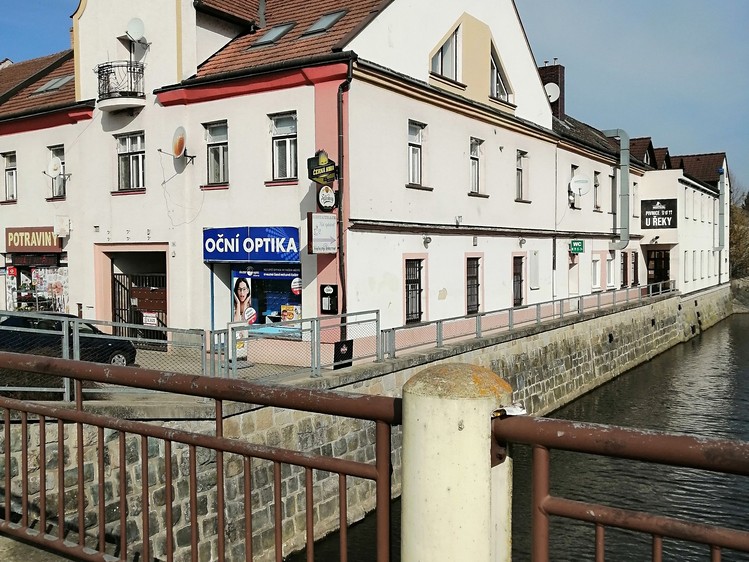 Prodej vícegeneračního domu 1 394 m², pozemek 814 m² - foto 1