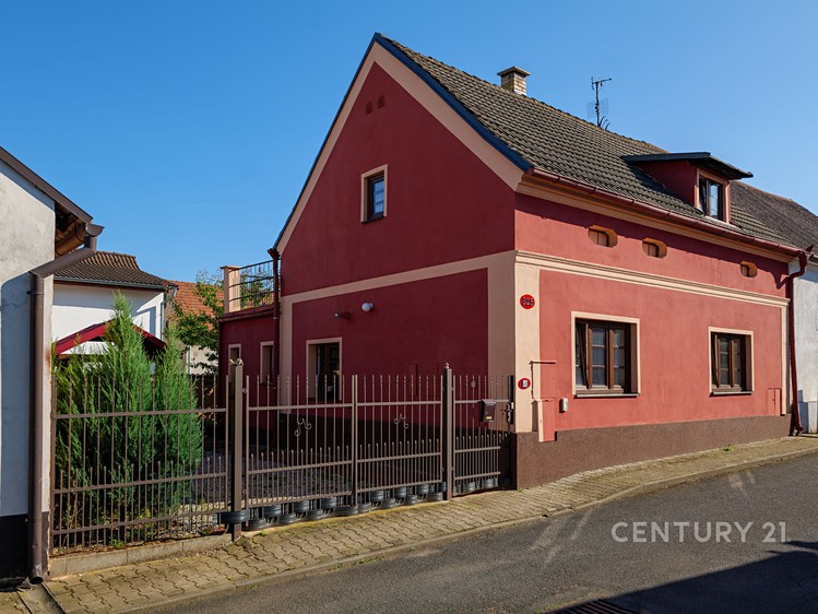 Prodej rodinného domu 90 m², pozemek 179 m² - foto 2