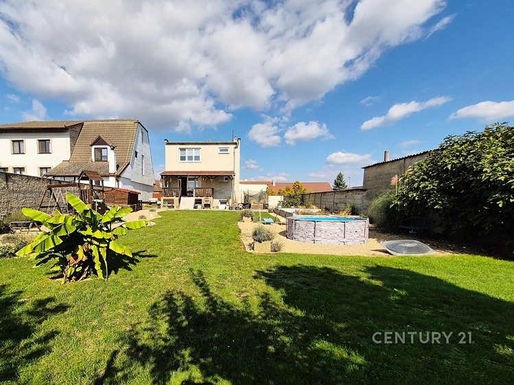 Prodej rodinného domu 140 m², pozemek 1 045 m² - foto 2